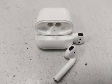 01-200150773: Apple airpods 2nd generation with charging case