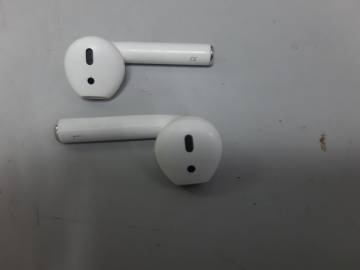 01-200235430: Apple airpods 2nd generation with charging case