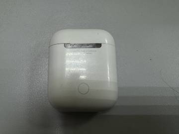 01-200215218: Apple airpods 2nd generation with charging case