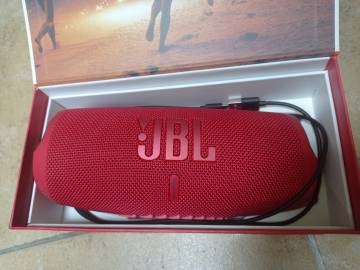 01-200300672: Jbl charge 5