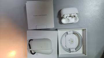 01-200128056: Apple airpods pro 2nd generation