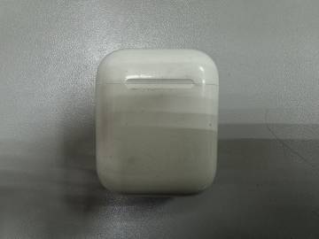 01-200205468: Apple airpods 2nd generation with charging case