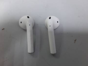 01-200235430: Apple airpods 2nd generation with charging case