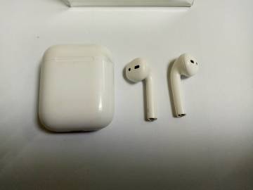 01-200266883: Apple airpods 2nd generation with charging case