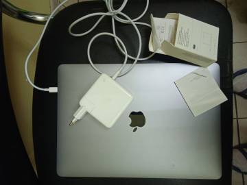 01-200263932: Apple macbook pro/13.3/ core i5 1,4ghz/ ram8gb/ ssd256gb/ iris plus 645/ retina, truetone, touch bar