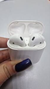 01-200051526: Apple airpods 2nd generation with charging case