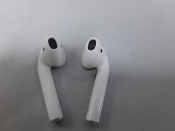 01-200235430: Apple airpods 2nd generation with charging case