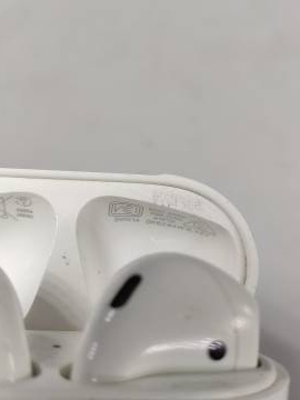 01-200235869: Apple airpods 2nd generation with charging case