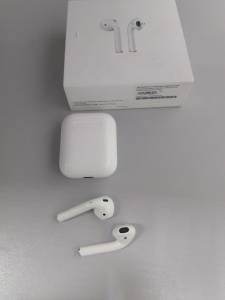 01-200152819: Apple airpods 2nd generation with charging case
