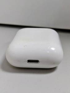 01-200196920: Apple airpods 2nd generation with charging case