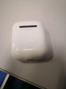 01-200267876: Apple airpods 2nd generation with charging case