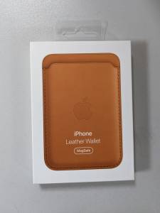 01-200168357: Apple iphone leather wallet with magsafe - ink