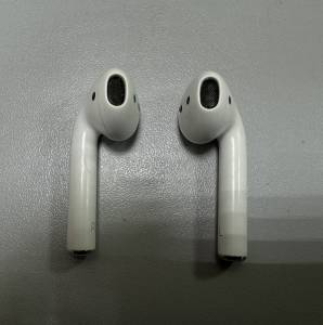 01-200205468: Apple airpods 2nd generation with charging case