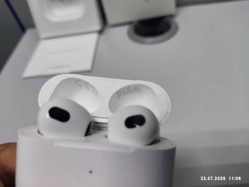 01-200201974: Apple airpods 3rd generation