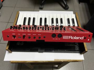 01-200051754: Roland sh-01a + k-25m