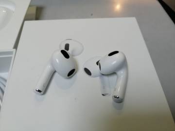 01-200080404: Apple airpods 3rd generation