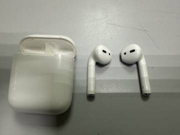 01-200236116: Apple airpods 2nd generation with charging case