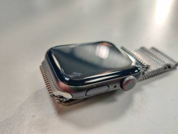 01-200006548: Apple watch se 44mm aluminum case