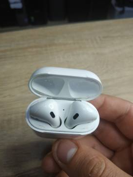 01-200162367: Apple airpods 2nd generation with charging case