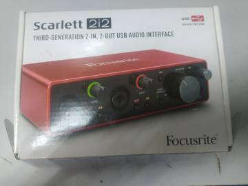 01-200299658: Focusrite scarlett 2i2