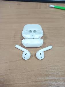 01-200139904: Apple airpods 2nd generation with charging case