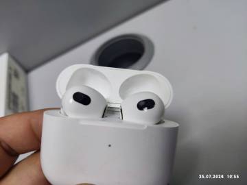 01-200201910: Apple airpods 3rd generation