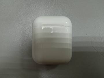 01-200223382: Apple airpods 2nd generation with charging case