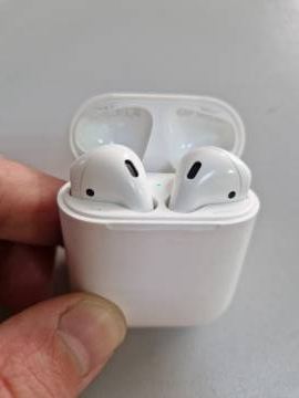 01-200188508: Apple airpods 2nd generation with charging case