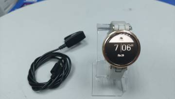 01-200137766: Garmin lily cream bezel and silicone band
