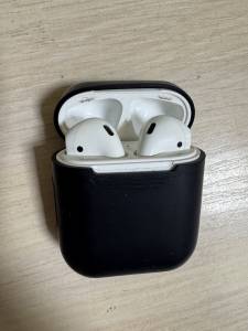 01-200160543: Apple airpods 2nd generation with charging case