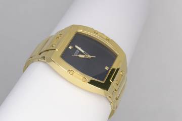 01-200191135: Guess gw0387g2