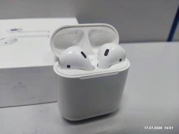 01-200193556: Apple airpods 2nd generation with charging case