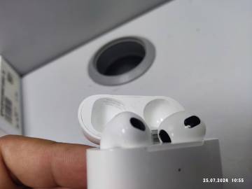 01-200201910: Apple airpods 3rd generation