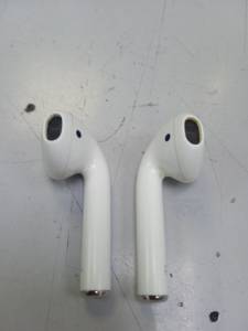 01-200195985: Apple airpods 2nd generation with charging case