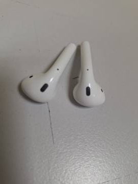 01-200229400: Apple airpods 2nd generation with charging case