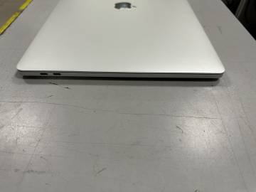 01-200275947: Apple macbook pro/a1990/ core i7 2,2ghz/ ram16gb/ ssd256gb/ amd pro 555x 4gb/ retina, touch bar