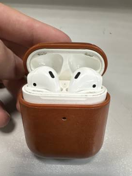 01-200281760: Apple airpods 2nd generation with charging case