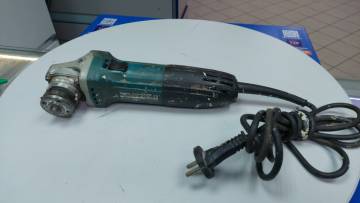 01-200302359: Makita ga5030