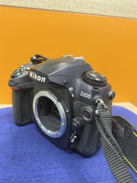 01-200091015: Nikon d200 body