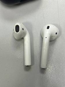 01-200168427: Apple airpods 2nd generation with charging case