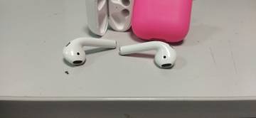 01-200188703: Apple airpods 2nd generation with charging case