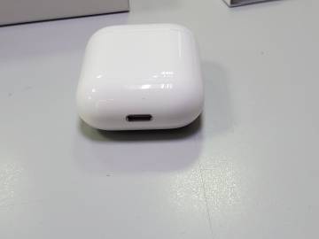 01-200097559: Apple airpods 2nd generation with charging case