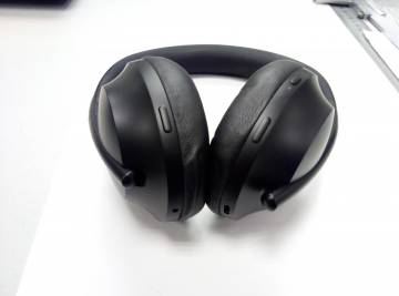 01-200275201: Bose noise cancelling headphones 700 nc