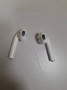 01-200229400: Apple airpods 2nd generation with charging case