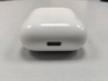 01-200263489: Apple airpods 2nd generation with charging case