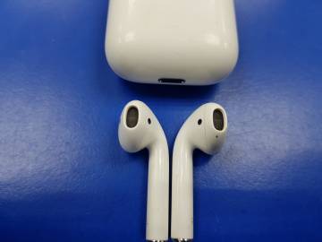 01-200247837: Apple airpods 2nd generation with charging case