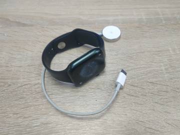 01-200077228: Apple watch series 7 45mm