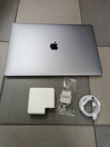 01-200092407: Apple Macbook Pro a1990./ core i7 2,2ghz/ ram16gb/ ssd256gb/ amd pro 555x 4gb/ retina,touch bar