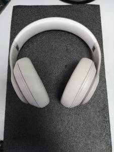 01-200217333: Beats By Dr. Dre studio pro