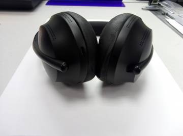 01-200275201: Bose noise cancelling headphones 700 nc